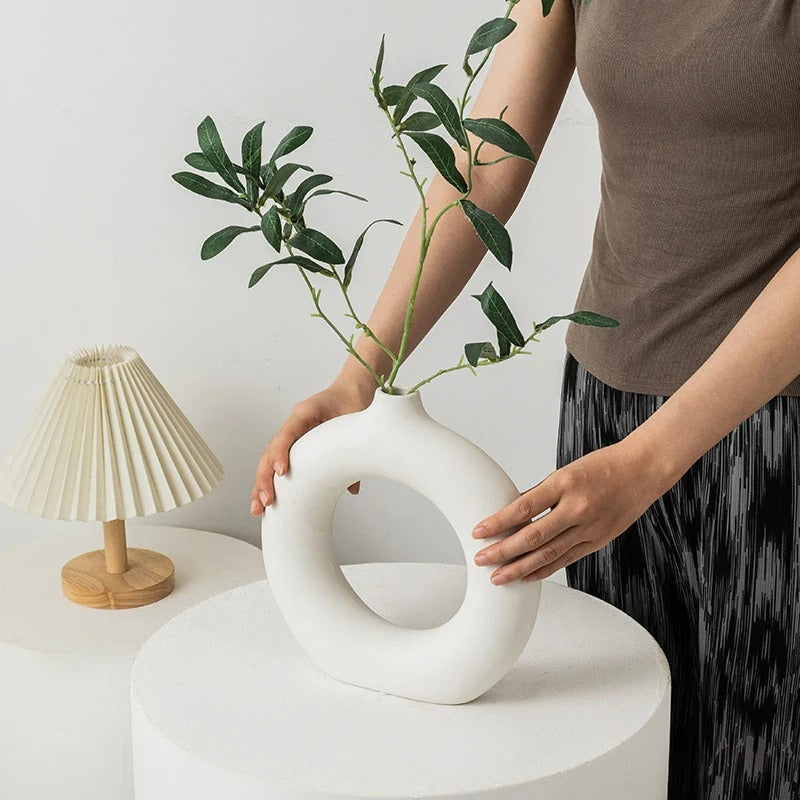 Nordic White Flower Vase – Elegant Plastic Plant Pot & Floral Display Bottle for Home Décor